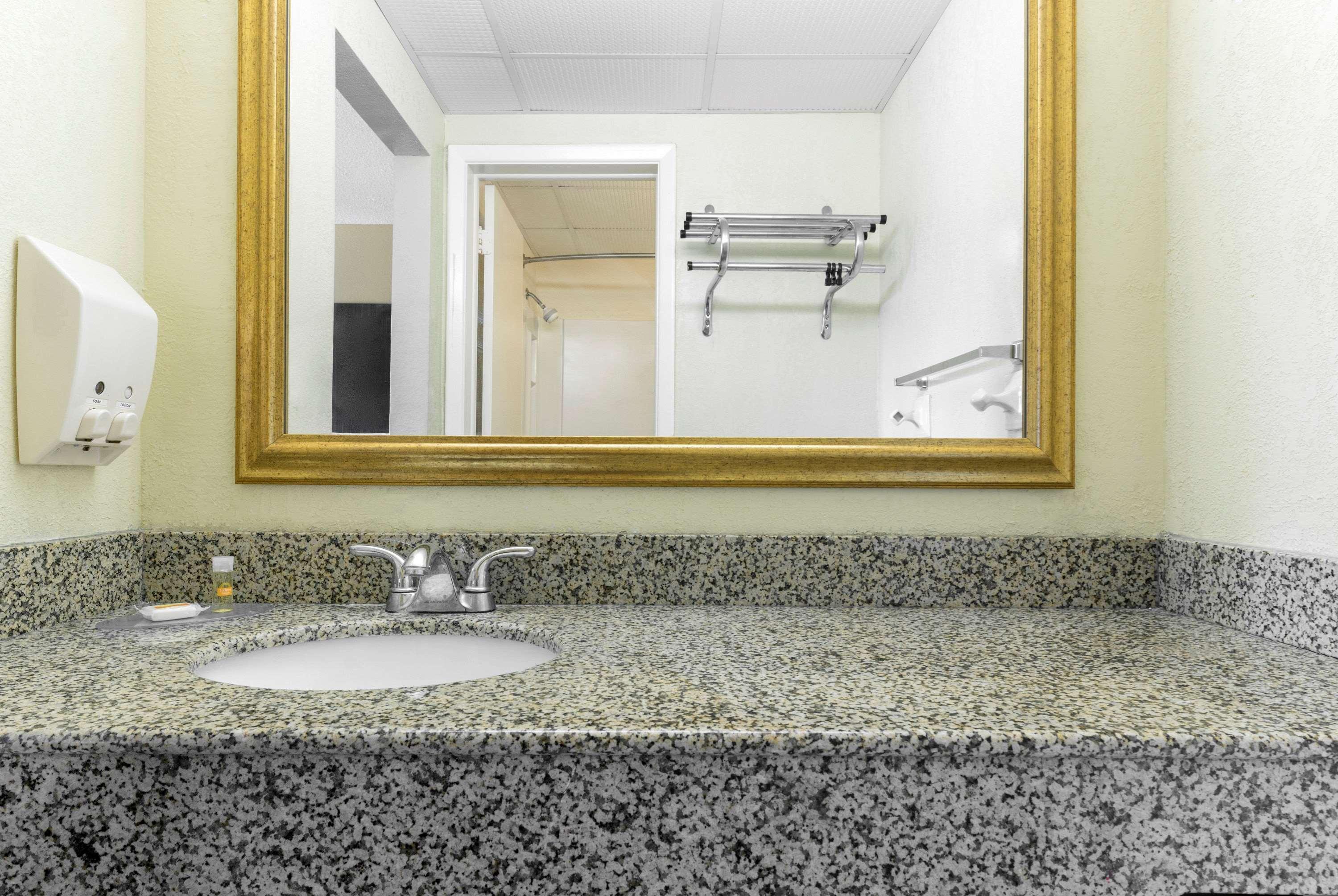 Days Inn By Wyndham Tonawanda/Buffalo Экстерьер фото