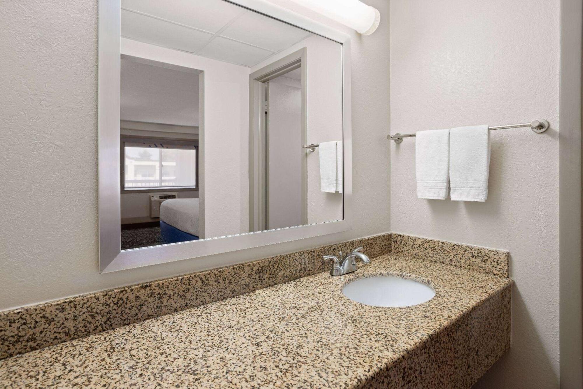 Days Inn By Wyndham Tonawanda/Buffalo Экстерьер фото